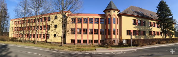 Škola s věžičkou