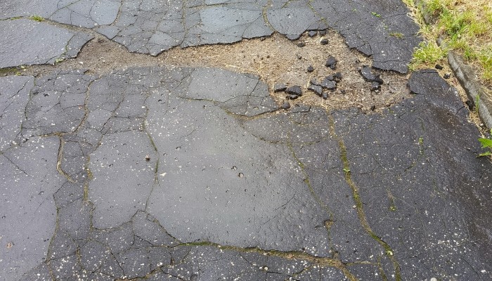 Oprava chodníků a parkoviště na ulici Erbenova 803 až 807