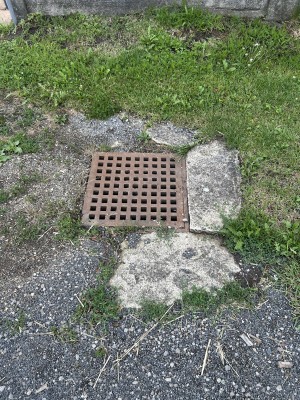 Popraskaný kanál dešťové kanalizace