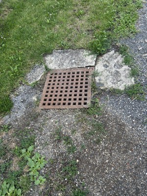 Popraskaný kanál dešťové kanalizace