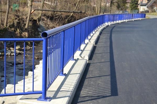 Opěrná zeď u Líštnice č. p. 26, 27 a 308