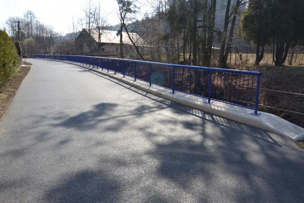 Opěrná zeď u Líštnice č. p. 26, 27 a 308