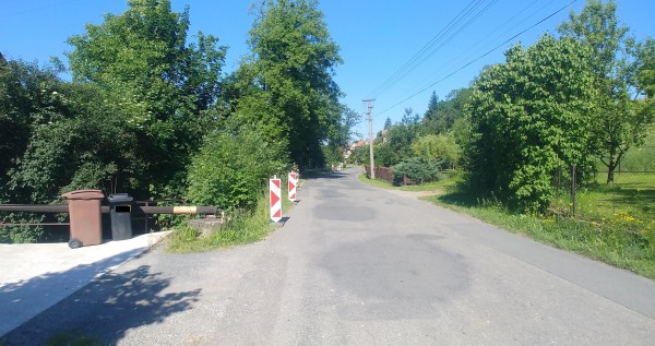 Opěrná zeď u Líštnice č. p. 26, 27 a 308