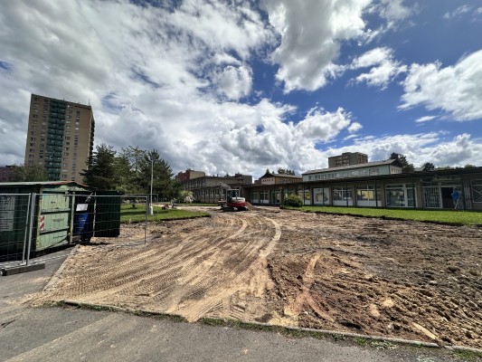 Prostranství před ZŠ Koperníkova