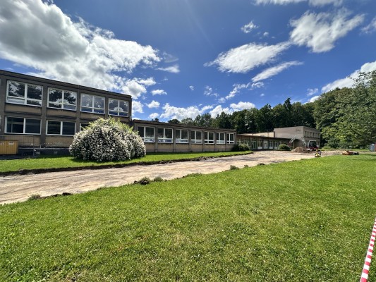 Prostranství před ZŠ Koperníkova