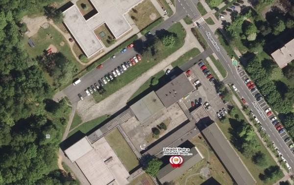 Prostranství před ZŠ Koperníkova