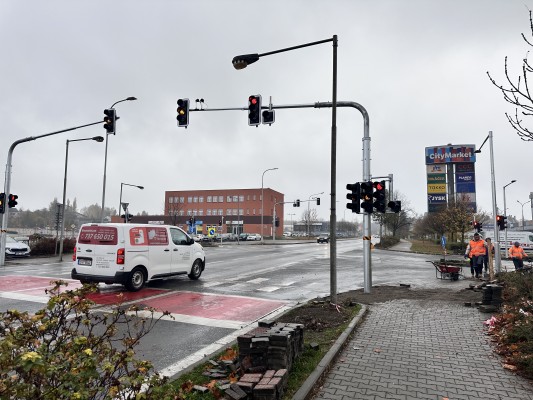 Rekonstrukce světelného signalizačního značení na ulici Frýdecká (TESCO)