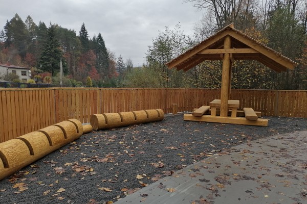 Turistické odpočívadlo - cestou na Javorový vrch